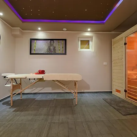 Spa & Heated Pool 4 *