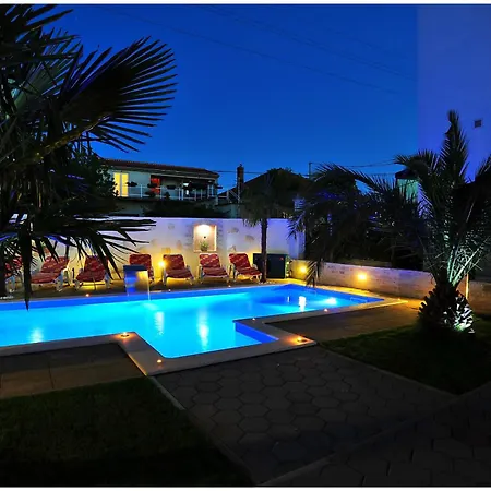 Spa & Heated Pool 4 * Sukošan