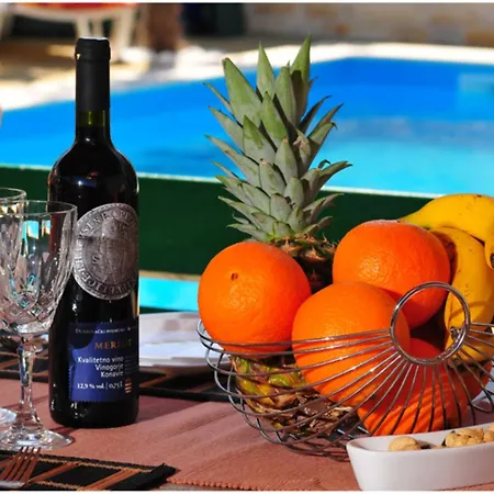 Spa & Heated Pool 4 Apartamento Sukošan