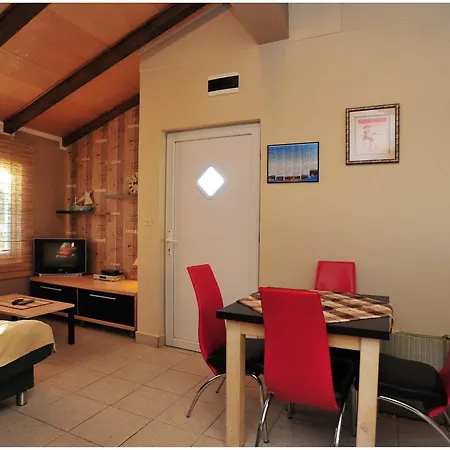 Spa & Heated Pool 4 Apartamento Sukošan