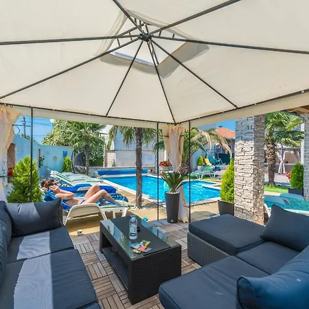 Apartamento Spa & Heated Pool 4 Sukošan