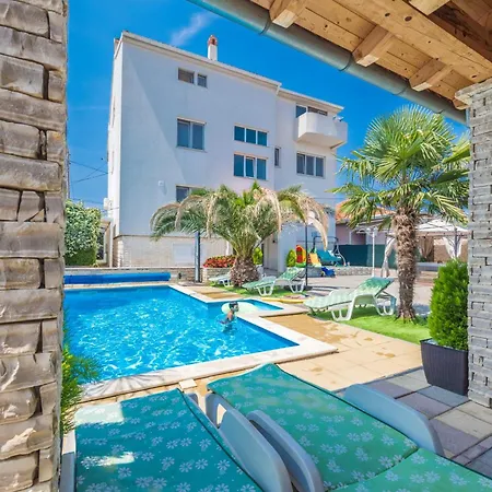 Apartamento Spa & Heated Pool 4 Sukošan